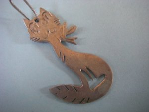 VINTAGE SILVER FIGURAL CAT PENDANT 1 5/8 INCHES LONG HAND MADE