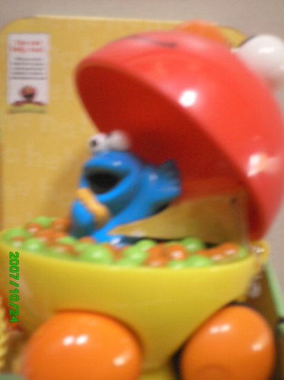 Fisher Price Sesame Street Giggle Surprise Elmo