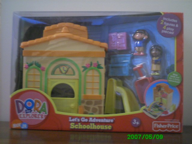 Fisher Price Dora the Explorer - Lets go Adventure School House