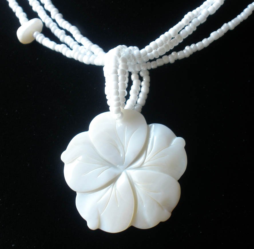 2pcs Sea Shell Mother of Pearl Carved Flower Pendant Necklace GC1081-42M