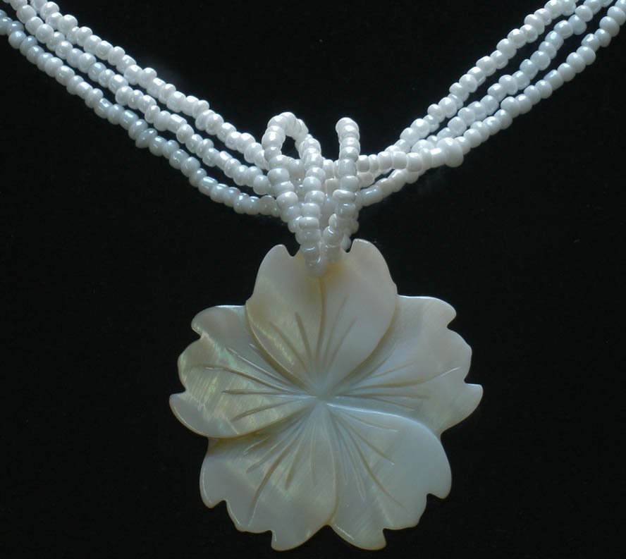 2pcs Sea Shell Mother of Pearl Carved Flower Pendant Necklace GC1035-5050M