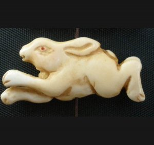 Tibet Yak Bone Carved Running Rabbit Coney Cony Lapin IB01
