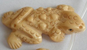 Tibet Yak Bone Hand Carved Cabrite Lizard Amulet Pendant IB07