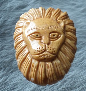 Tibet Yak bone vivid carved king of beast leo lion head Pendant IB018