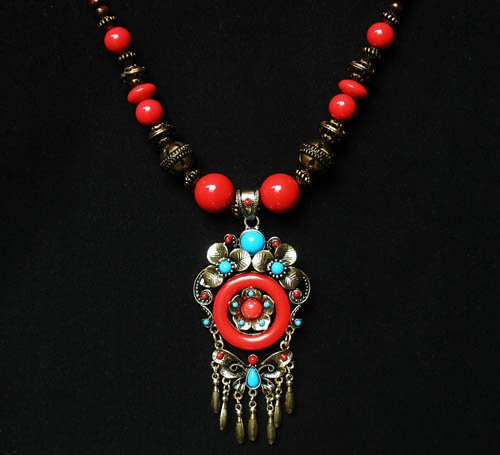 Tibet and Nepal Magnificent Brass Resin Beads amulet pendant Necklace EG1081