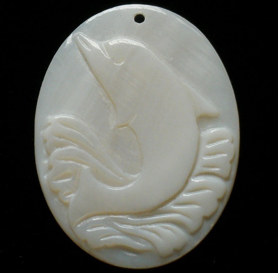 Sea Shell Mother of Pearl Carved Sea Dolphin Pendant GB0018