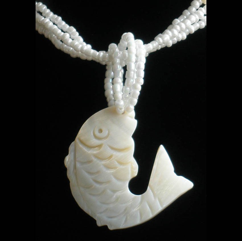 Natural Sea Shell Mother of Pearl Carved Fish Statue Amulet Pendant GB1005
