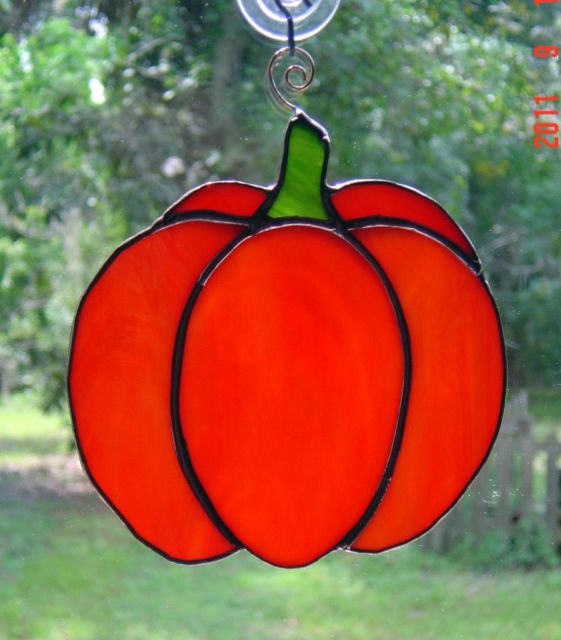 CUTE! PUMPKIN STAINED GLASS Suncatcher 5" x 5 3/4"