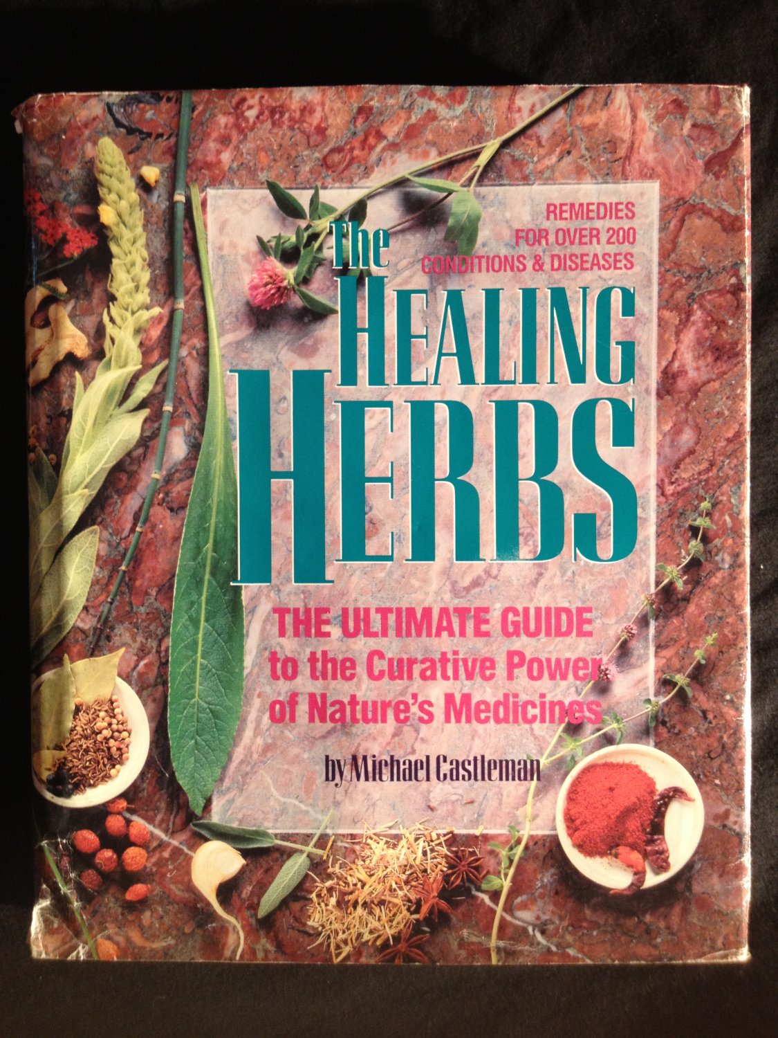 The Healing Herbs The ultimate guide to the curative power of nature's medicines [Hardcover]