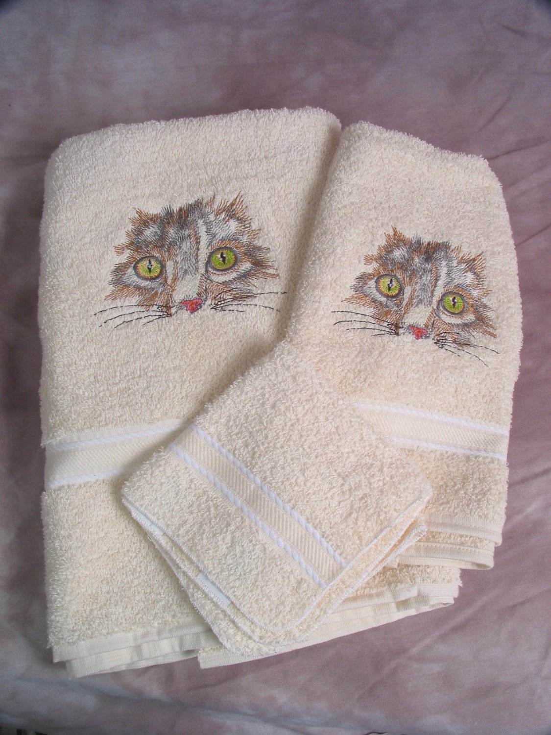 Embroidered Cat Face on White Bath Towels Set