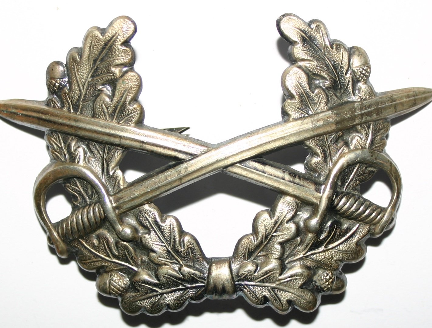 Rare Twin Crossed Swords Sliver Military Badge