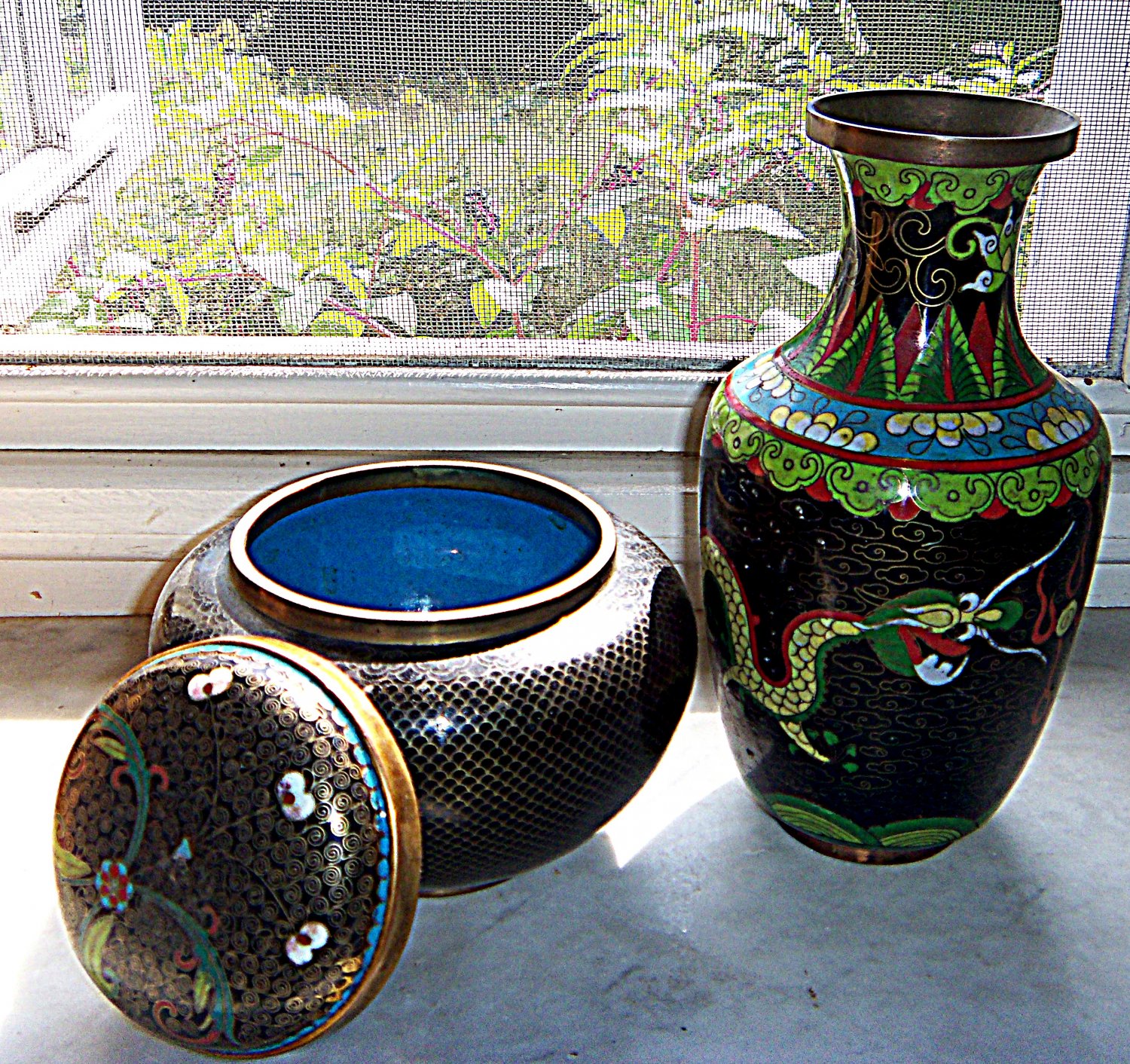 ANTIQUE 1800'S CLOISONNE' DRAGON VASE AND VINTAGE CLOISONNE' URN W COVER