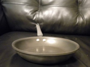PAMPERED CHEF@@ 10 INCH SAUTE PAN....GREAT CONDITION