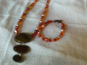 Necklace with pendant and bracelet set