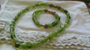 Necklace and bracelet set