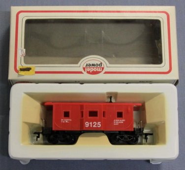 MODEL POWER #8240 HO SCALE 9125 BAY WINDOW CABOOSE TRAIN CAR
