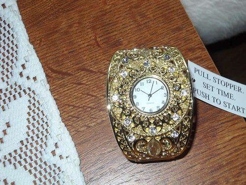 WOMEN'S SCROLL WORK WATCH IN GOLDTONE