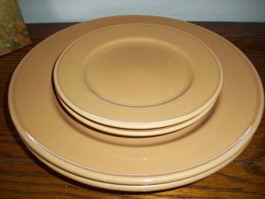 Homer Laughlin usa Restaurant Ware 2 dinner + 2 salad plates RARE  solid yellow
