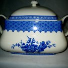 Churchill Out of the Blue Covered Vegetable Bowl England Excellent  RARE