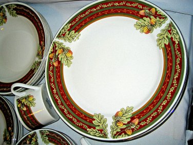 Gibson Everyday MAPLE HOLIDAY 20-pc Dinnerware Set Acorns Serves 4 RARE LOOK