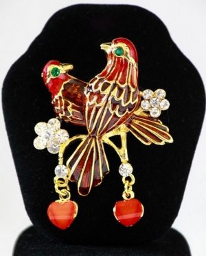 STUNNING VINTAGE ART VIVID RED ENAMEL RHINESTONE TWIN BIRD GOLD PLATE BROOCH PIN