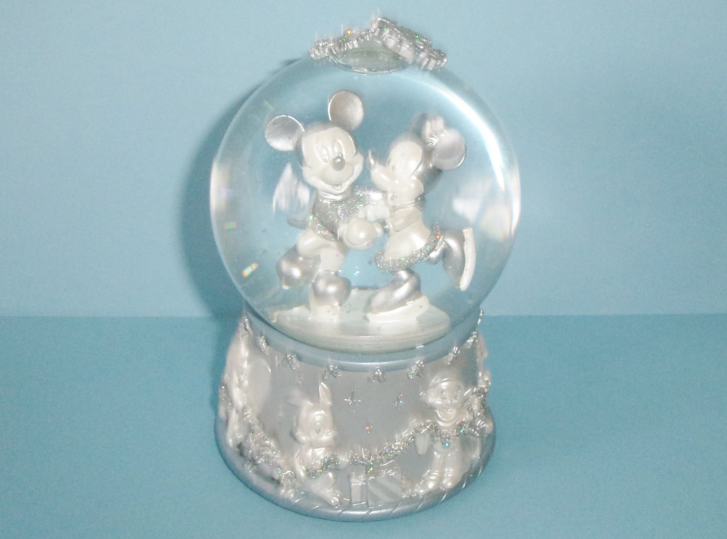 Disney Store Exclusive 2002 Collectible Snowflake Snow Globe in Box