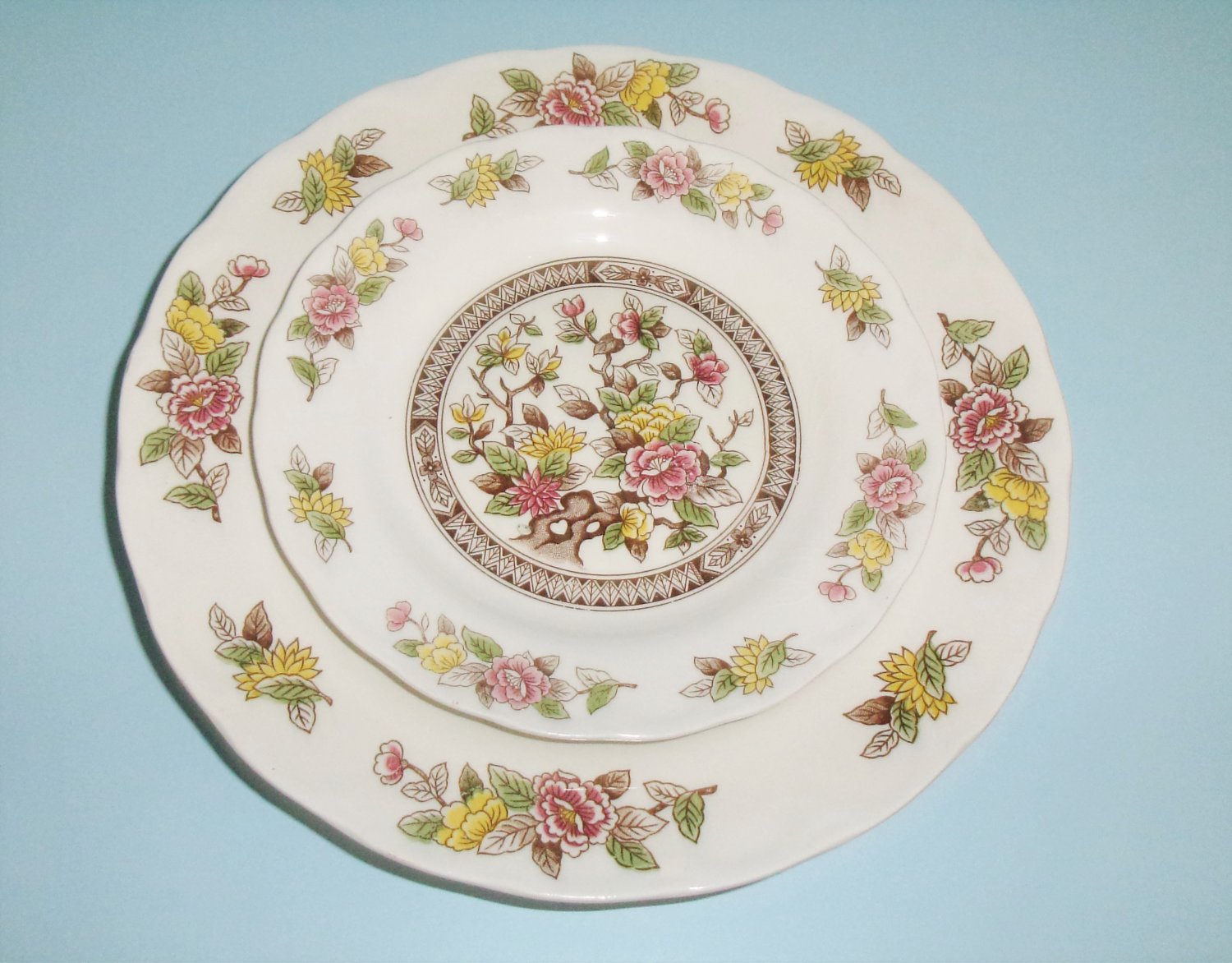 Indian Tree 3 Dinner Plates and 1 Salad Plate Vintage Made By Style House Japan
