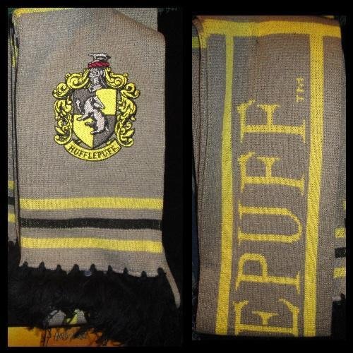 Wizarding World Of Harry Potter Hufflepuff Crest Quidditch Scarf 