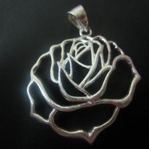 Wire-style rose pendant (SJ014)