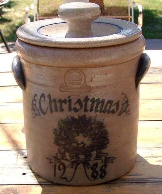 Rowe Pottery Works 7 1/2" salt glazed 1988 Christmas Crock w/ lid