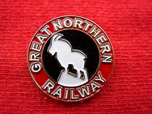 GREAT NORTHERN RAILWAY GOAT LOGO EMBLEM RAILROAD PIN