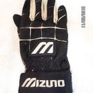 Mizuno black & cream right hand youth size medium batting glove baseball