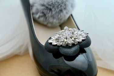 2pcs x Gold Silver Faux Leather Flower Style Crystal Fashion Shoe Clips