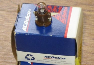 GM PONTIAC GRAND PRIX / AM DISPLAY LIGHT BULB RADIO CD