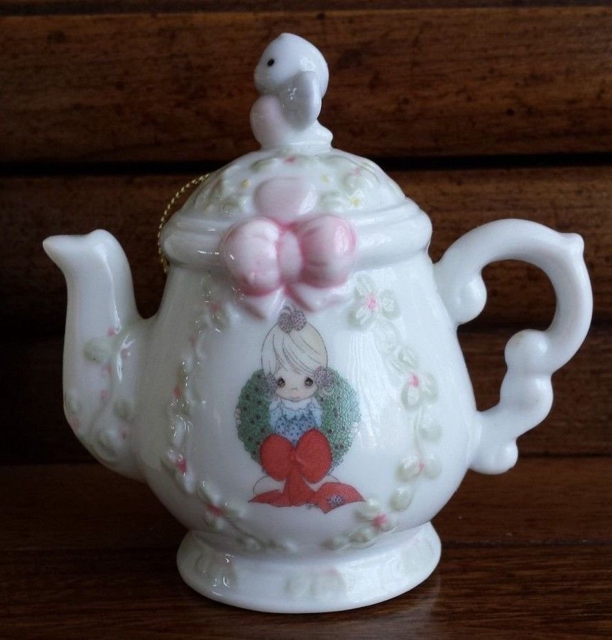 PRECIOUS MOMENTS GIRL WREATH TEAPOT CHRISTMAS ORNAMENT AND BOX 1994