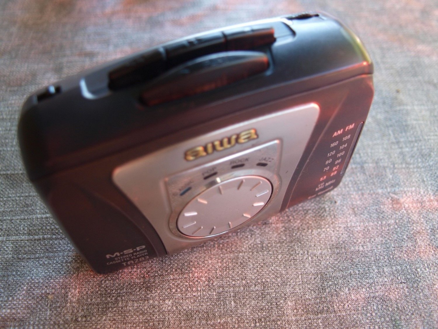 Aiwa HSTA283 Stereo Cassette Player Walkman AM FM Radio