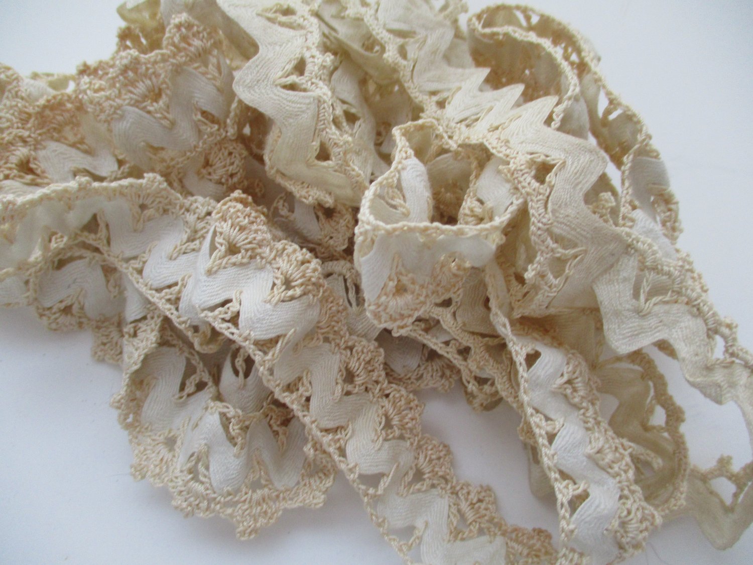 Vintage Jumbo Rick Rack with Crochet Edging 4 Yards