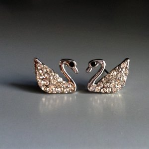 Elegant Mini Swan Rhinestone Stud Earrings