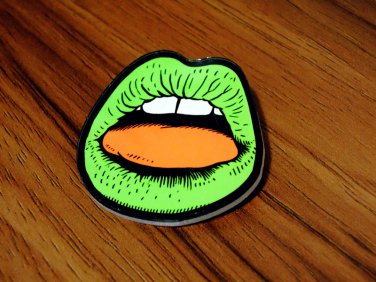 Free Shipping Stunning Green Lip Badge Bag Pin Brooch Clothes