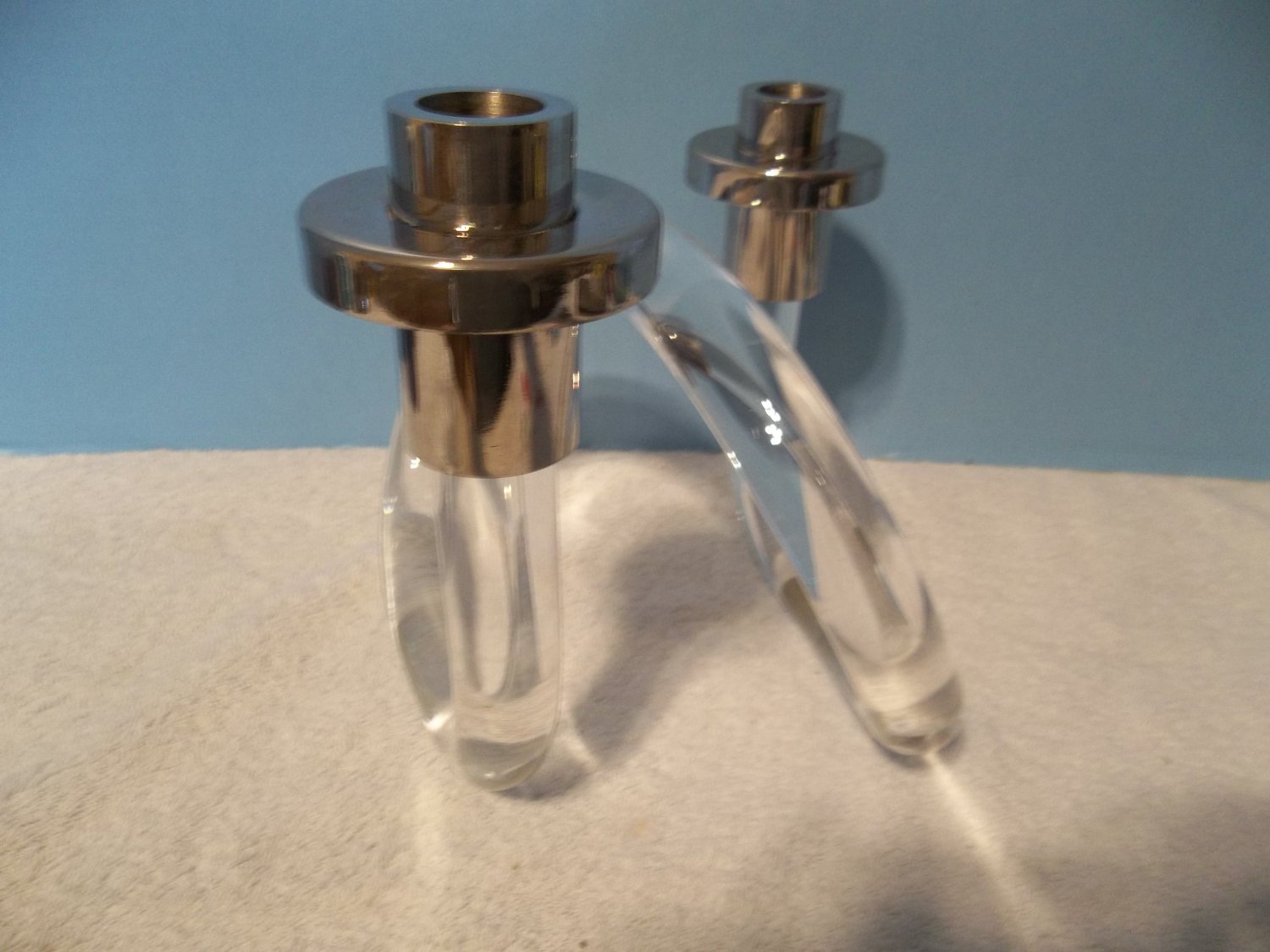 VTG Dorothy Thorpe Lucite Acrylic Double Candle Holder Candlestick Pretzel 2053