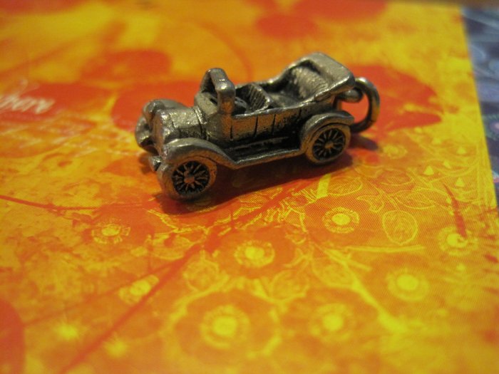 Silver Old Fashion Convertible Car Pendant
