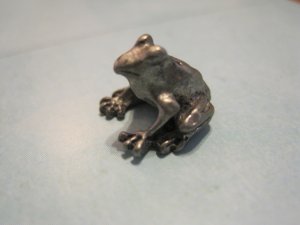 Silver Frog Charm Pendant