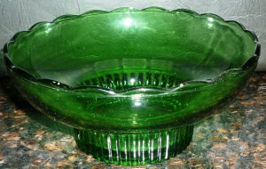 STUNNING VINTAGE E.O. BRODY GREEN GLASS PEDESTAL VASE CLEVELAND 12000