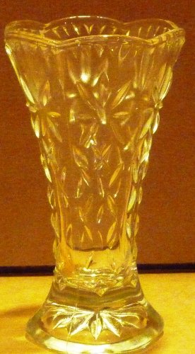 VINTAGE CLEAR GLASS DECORATIVE PATTERN CRYSTAL BUD VASE
