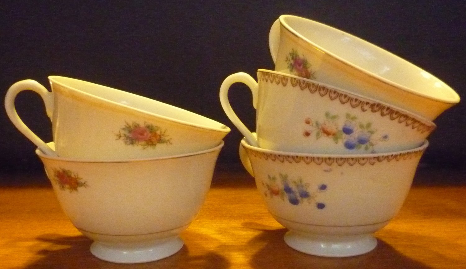 VINTAGE OCCUPIED JAPAN 5 FOOTED PORCELAIN FLOWER DESIGN COFFEE