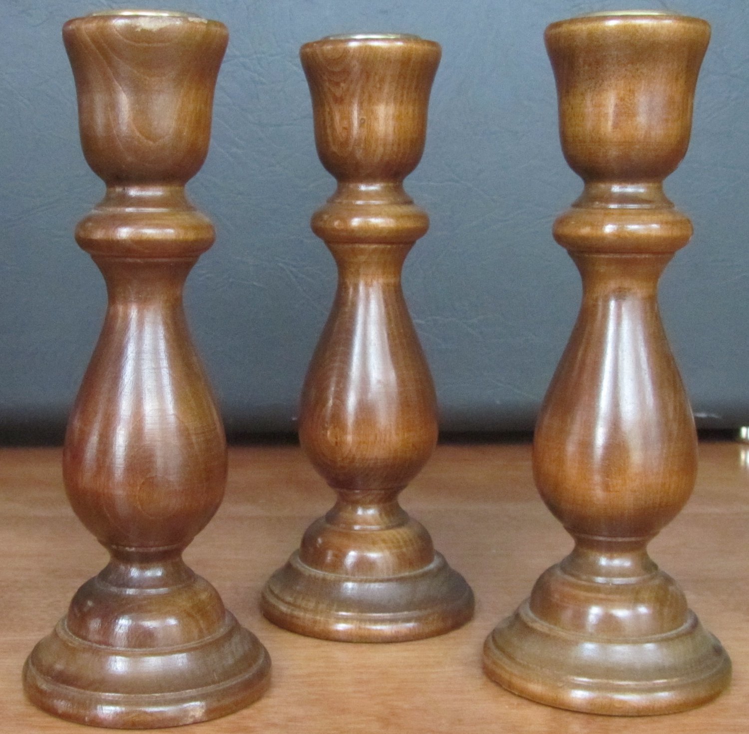 VINTAGE COLONIAL STYLE POLISHED WALNUT SET OF 2 CANDLEHOLDERS WITH BRASS INSERT