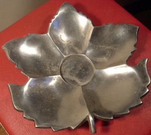 UNIQUE STUNNING MAPLE LEAF PEWTER PILLAR CANDLE HOLDER INDIA