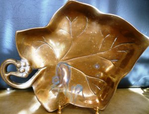 VINTAGE SOLID BRASS GRAPE LEAF DISH BOWL VERY HEAVY