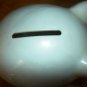 CHARMING 1984 PRECIOUS MOMENTS ENESCO PIGGY COIN BANK PIG PAINTED CLOWN