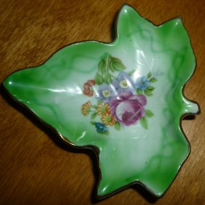 ANTIQUE PORCELAIN FIGURAL DISH MAPLE LEAF GEEN ROSES DISH JAPAN HAND PAINTED